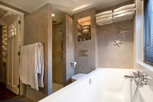Badkamer met betonstuc (beton ciré)
