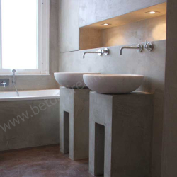Badkamer met betonstuc (beton ciré)