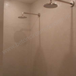 Badkamer met betonstuc (beton ciré)