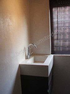 Badkamer met betonstuc (beton ciré)