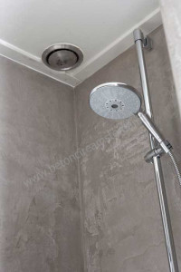 Badkamer met betonstuc (beton ciré)